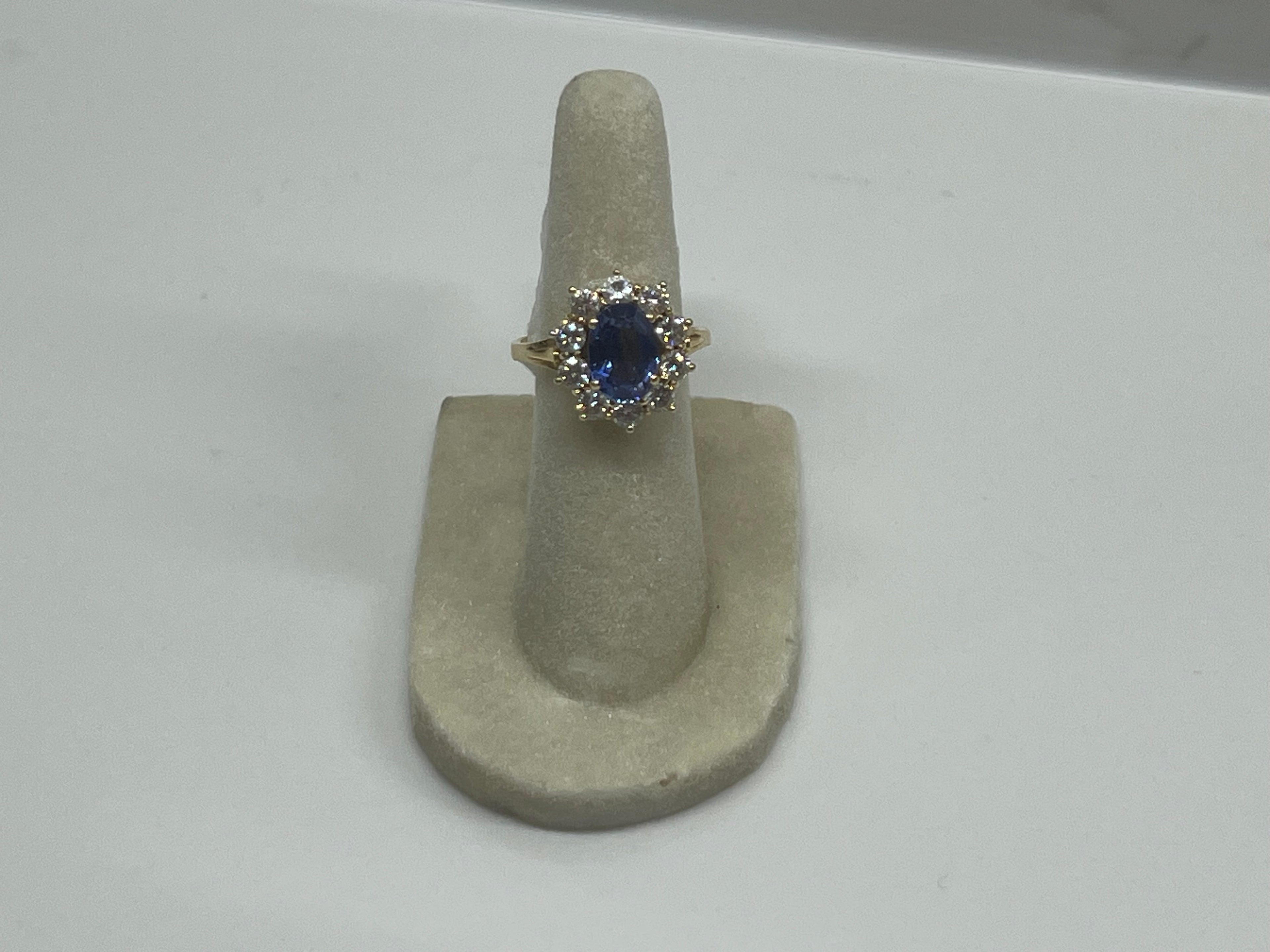 Ceylon Cornflower Blue Sapphire Natural Diamond Ring 18K Yellow Gold GIA Certified